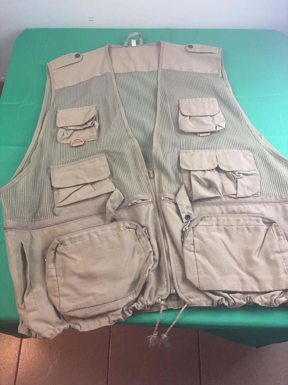 Vintage Tan Multi-Pocket Mesh Fishing Utility Vest
